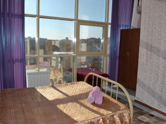 Гостевой дом SunRise по адресу Геленджик, ул. Луначарского, д. 14